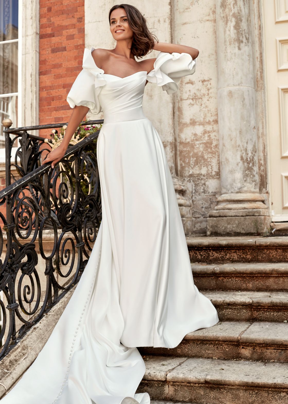 ALLURING by Dando London